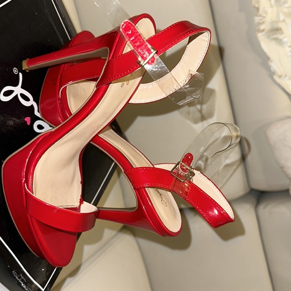 Shiny red open toe heels - Picture 2 of 2